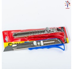 Plastic cutter with metal blade