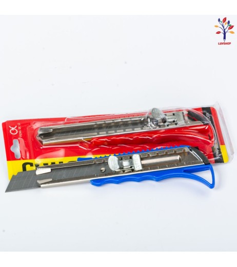 Plastic cutter with metal blade