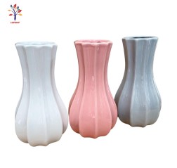 Vaza ceramica ondulata muchii drepte